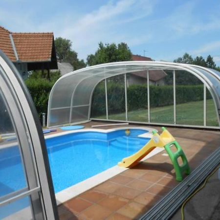 Schoenes Ferienhaus Mit Grossen Pool 250 M Vom Balaton Balatonmáriafürdő Exterior foto