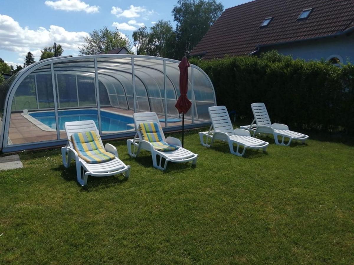 Schoenes Ferienhaus Mit Grossen Pool 250 M Vom Balaton Balatonmáriafürdő Exterior foto