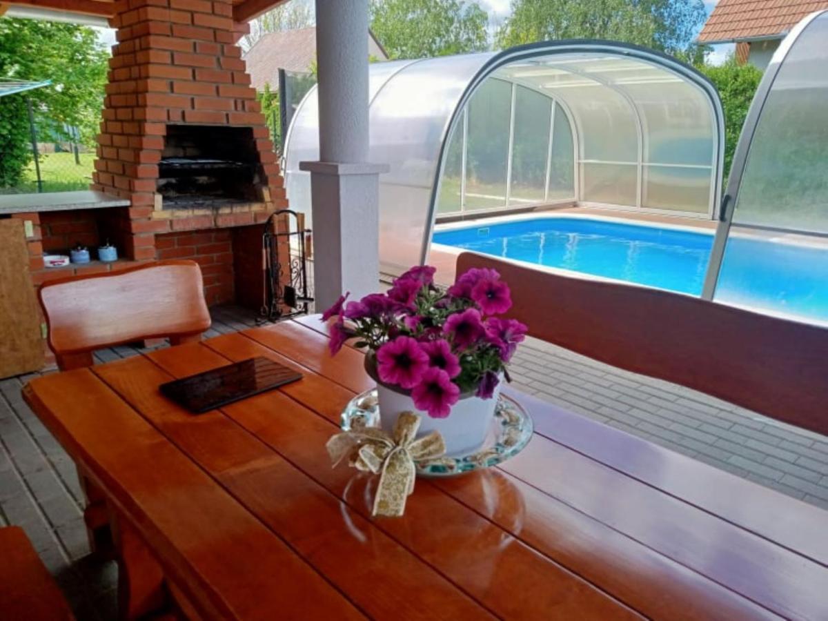 Schoenes Ferienhaus Mit Grossen Pool 250 M Vom Balaton Balatonmáriafürdő Exterior foto
