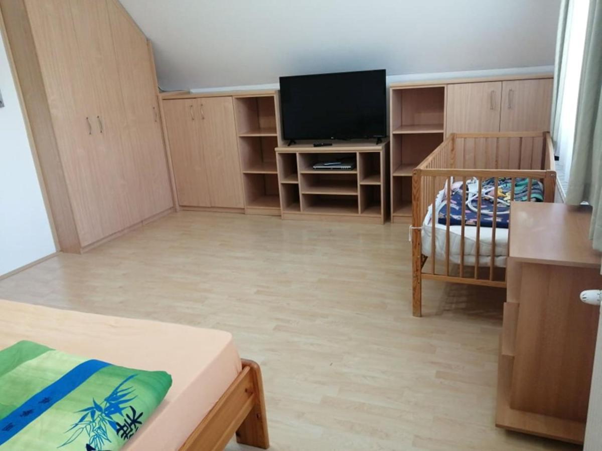 Schoenes Ferienhaus Mit Grossen Pool 250 M Vom Balaton Balatonmáriafürdő Exterior foto