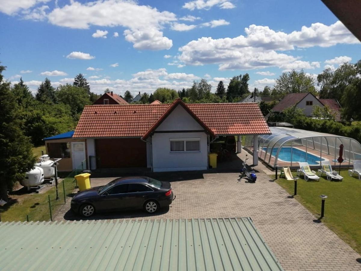 Schoenes Ferienhaus Mit Grossen Pool 250 M Vom Balaton Balatonmáriafürdő Exterior foto