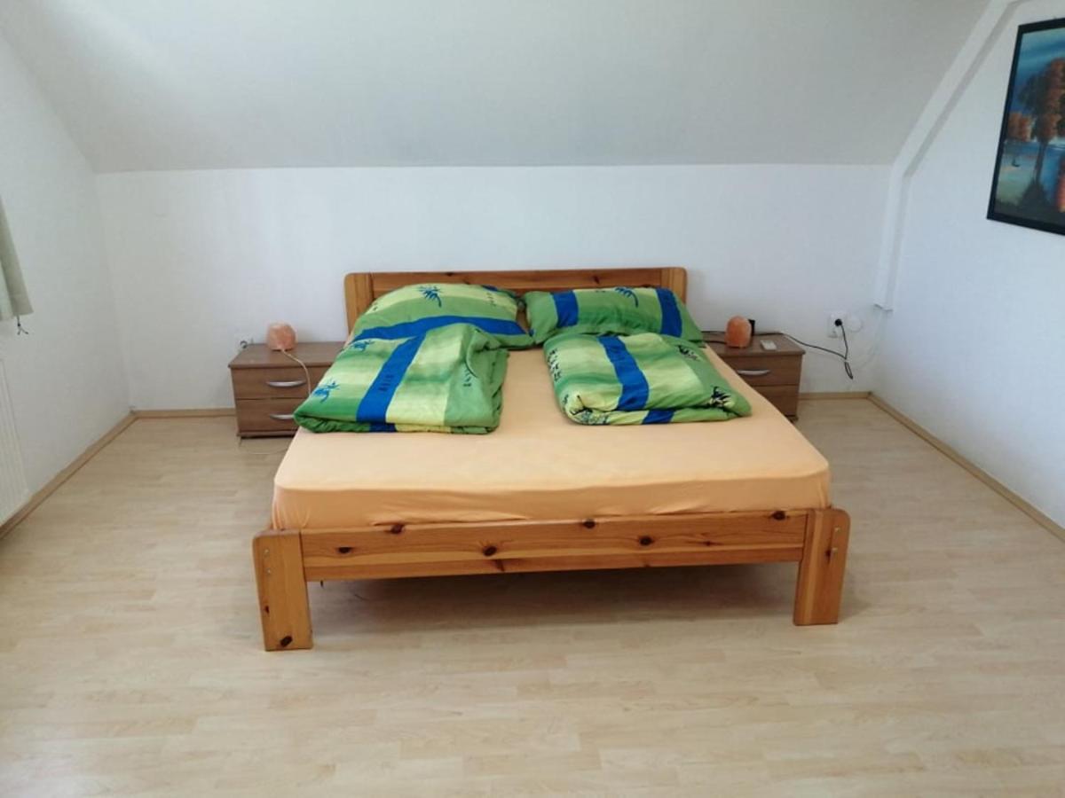 Schoenes Ferienhaus Mit Grossen Pool 250 M Vom Balaton Balatonmáriafürdő Exterior foto